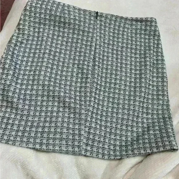 Much money size  M NWT skirt - Picture 2 of 3